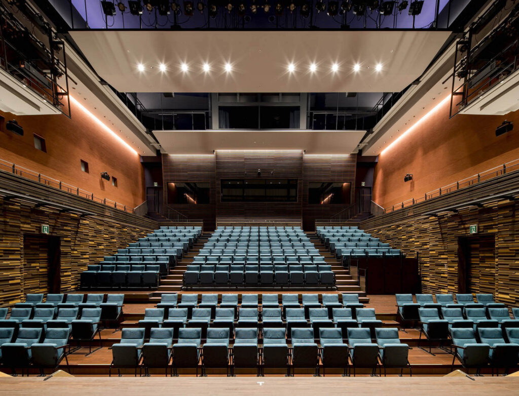 Centro de arte y cultura Higashi Hiroshima Kurara_01