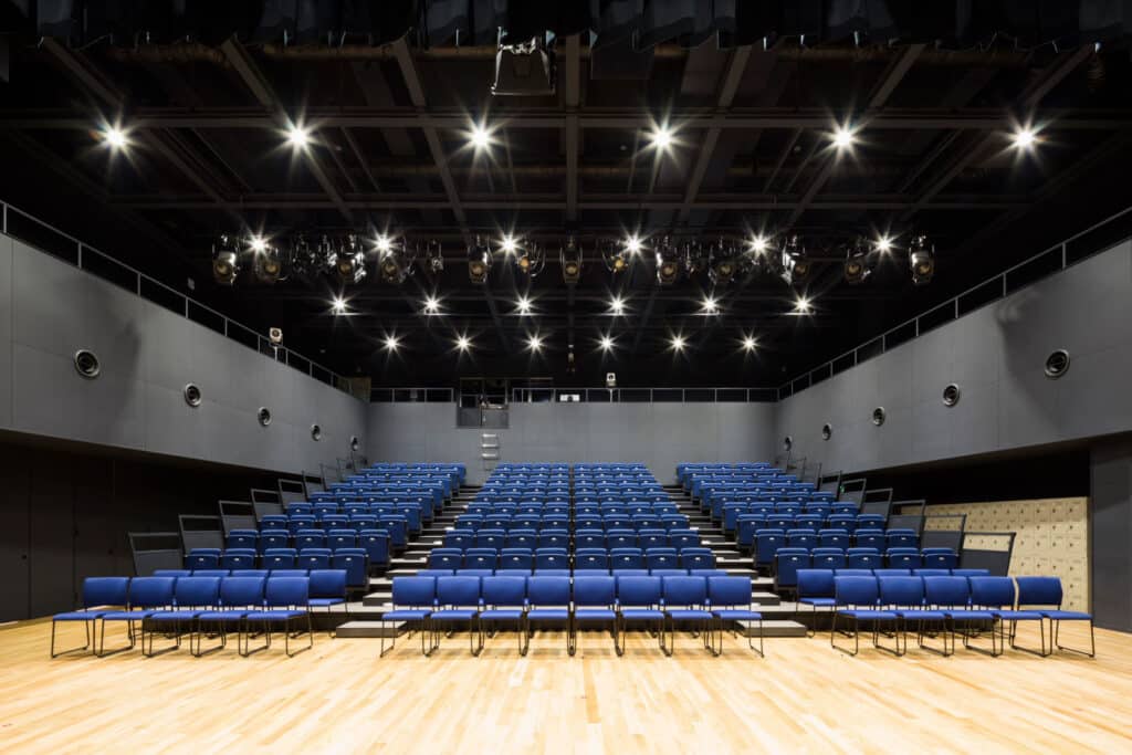 Teatro Mirai, escuela Futaba_01