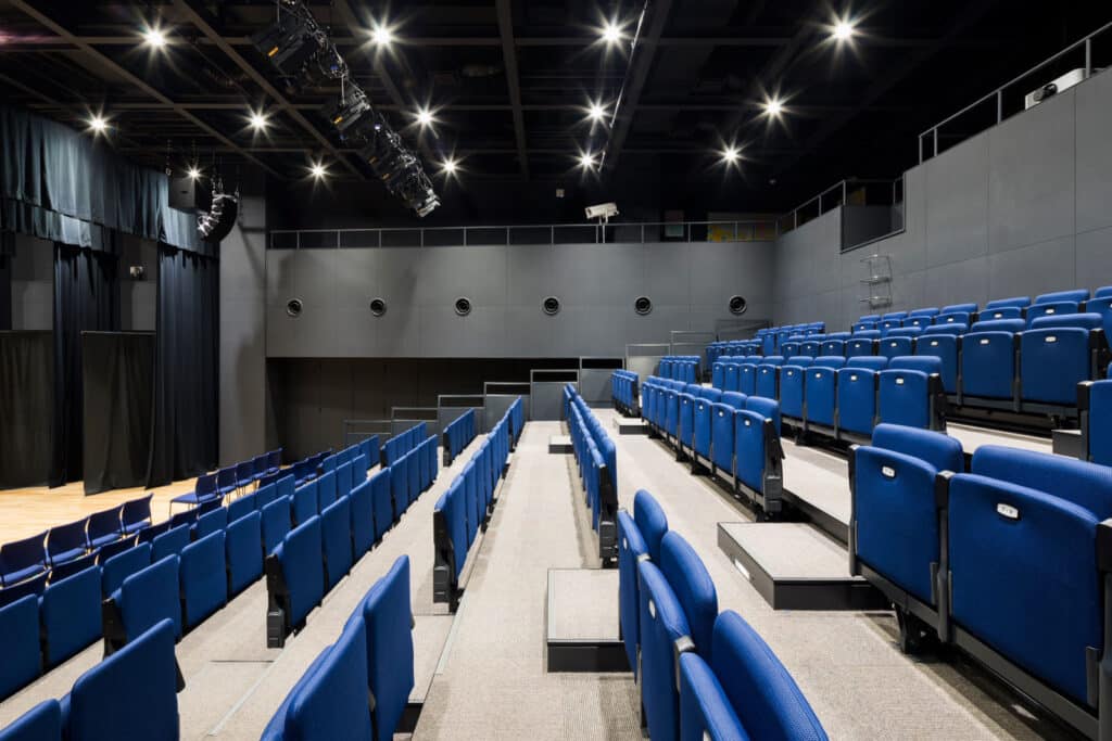 Teatro Mirai, escuela Futaba_02